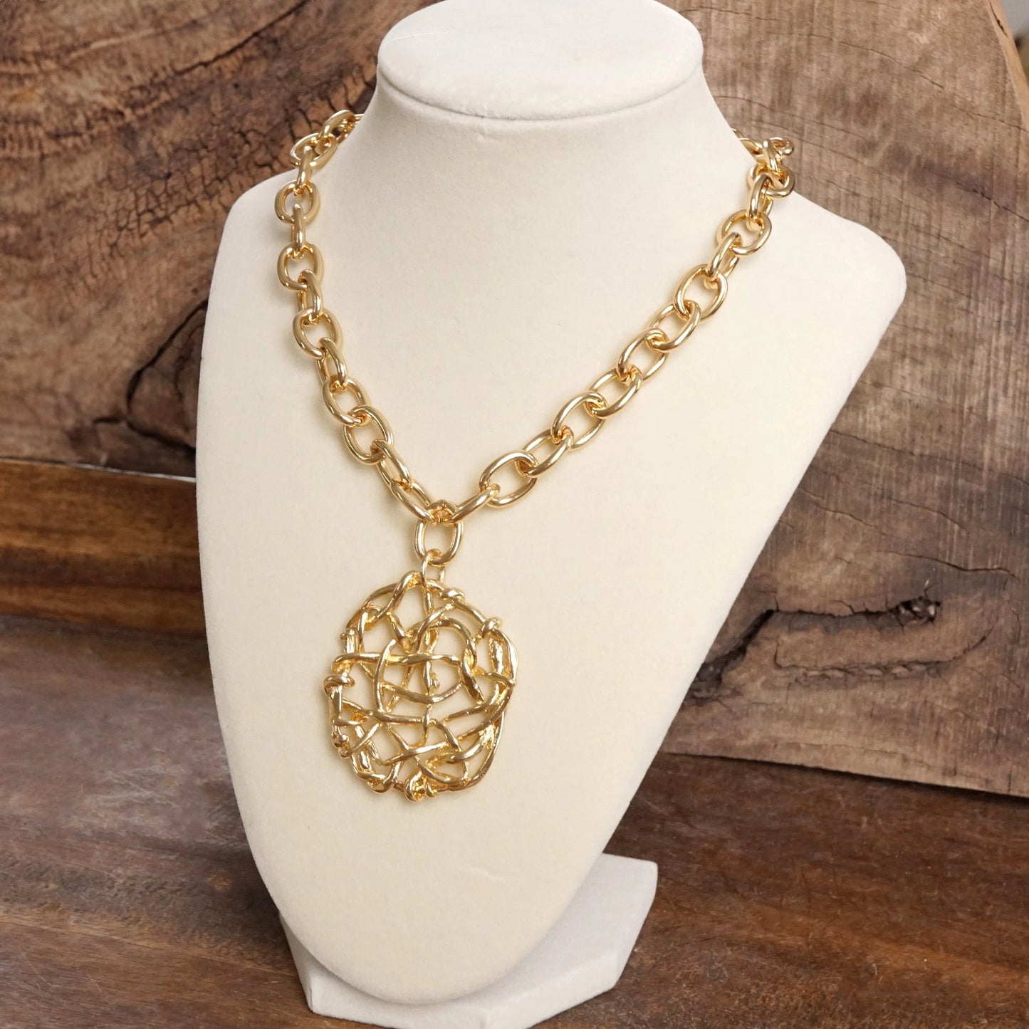 PENDANT CHAIN STATEMENT NECKLACE