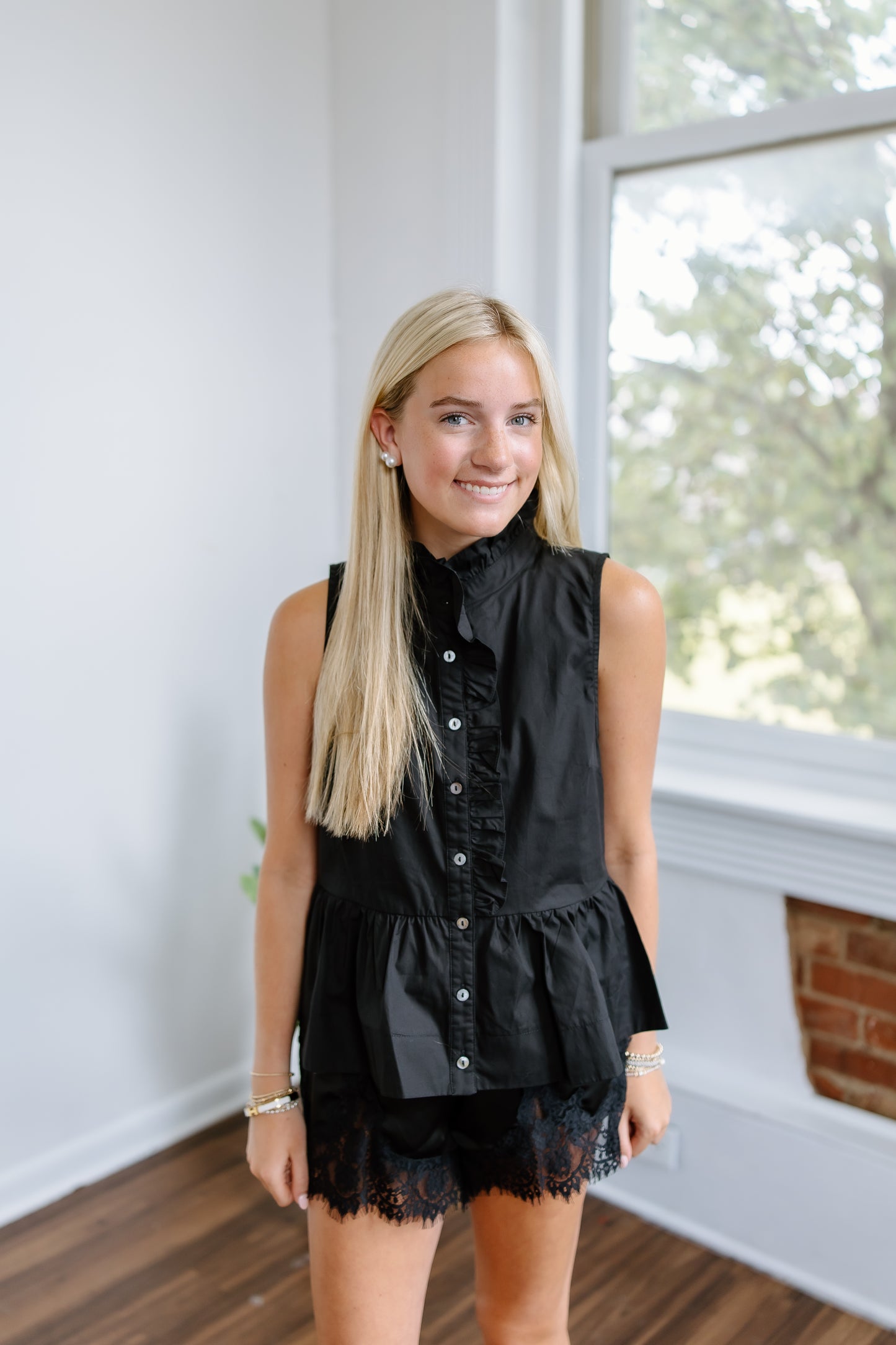 ITS BEST BUTTON DOWN TOP