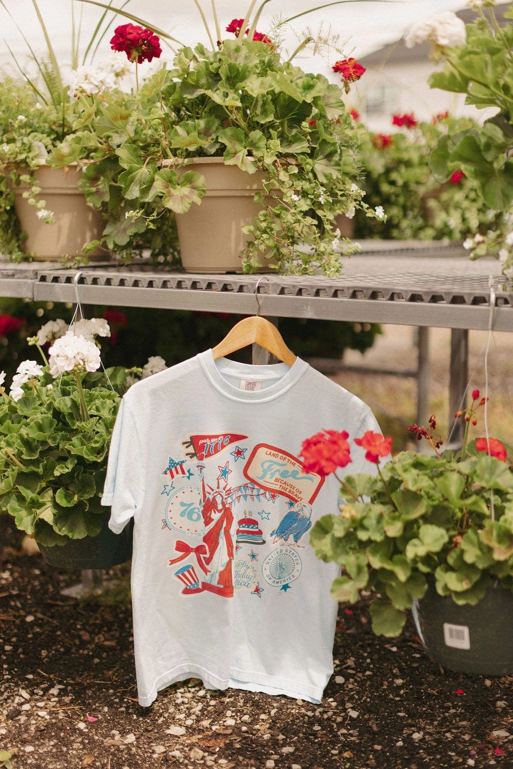 USA STICKER PATCH GRAPHIC TEE