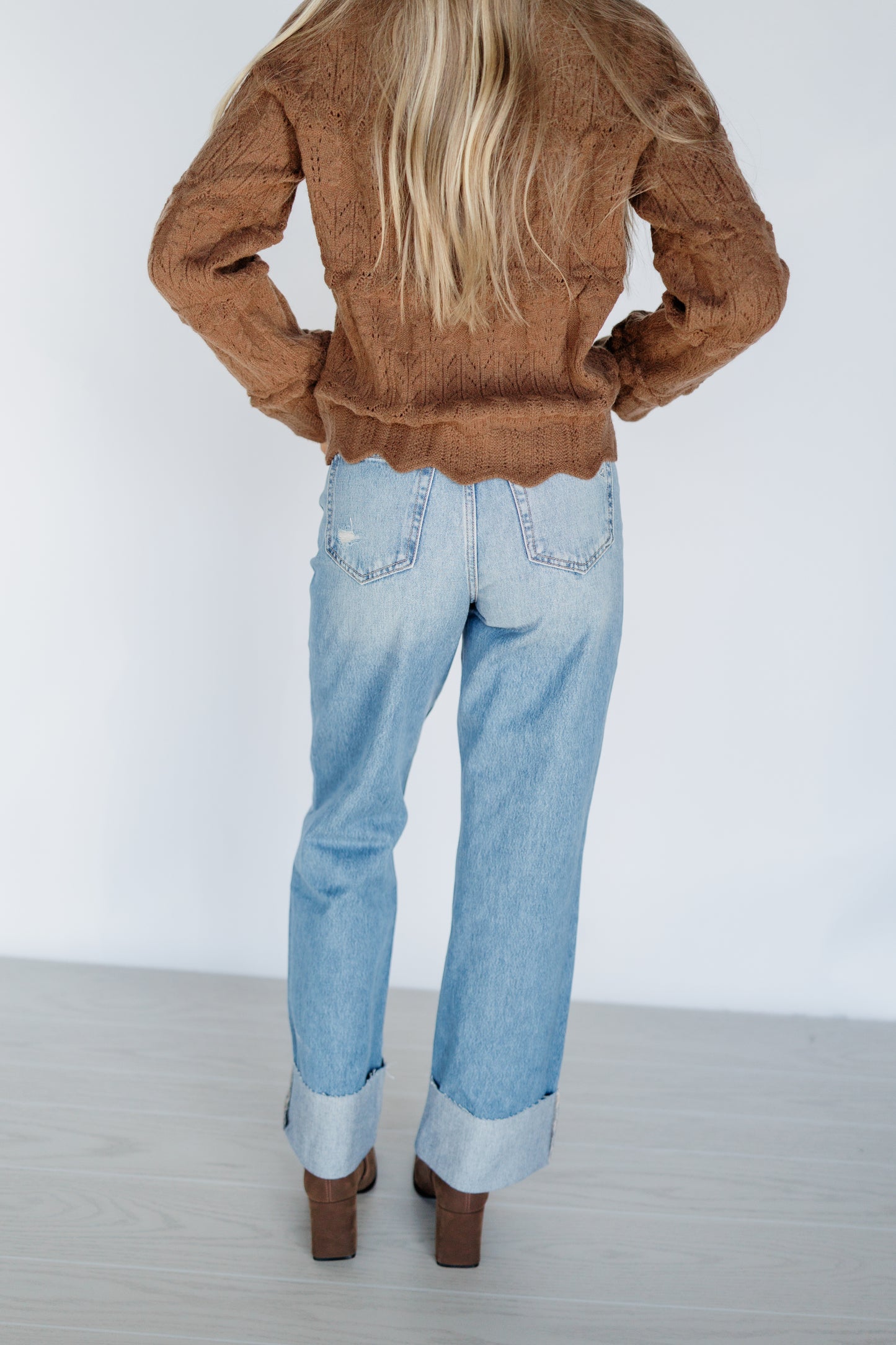 HIGH WAISTED CROSSOVER DAD JEANS