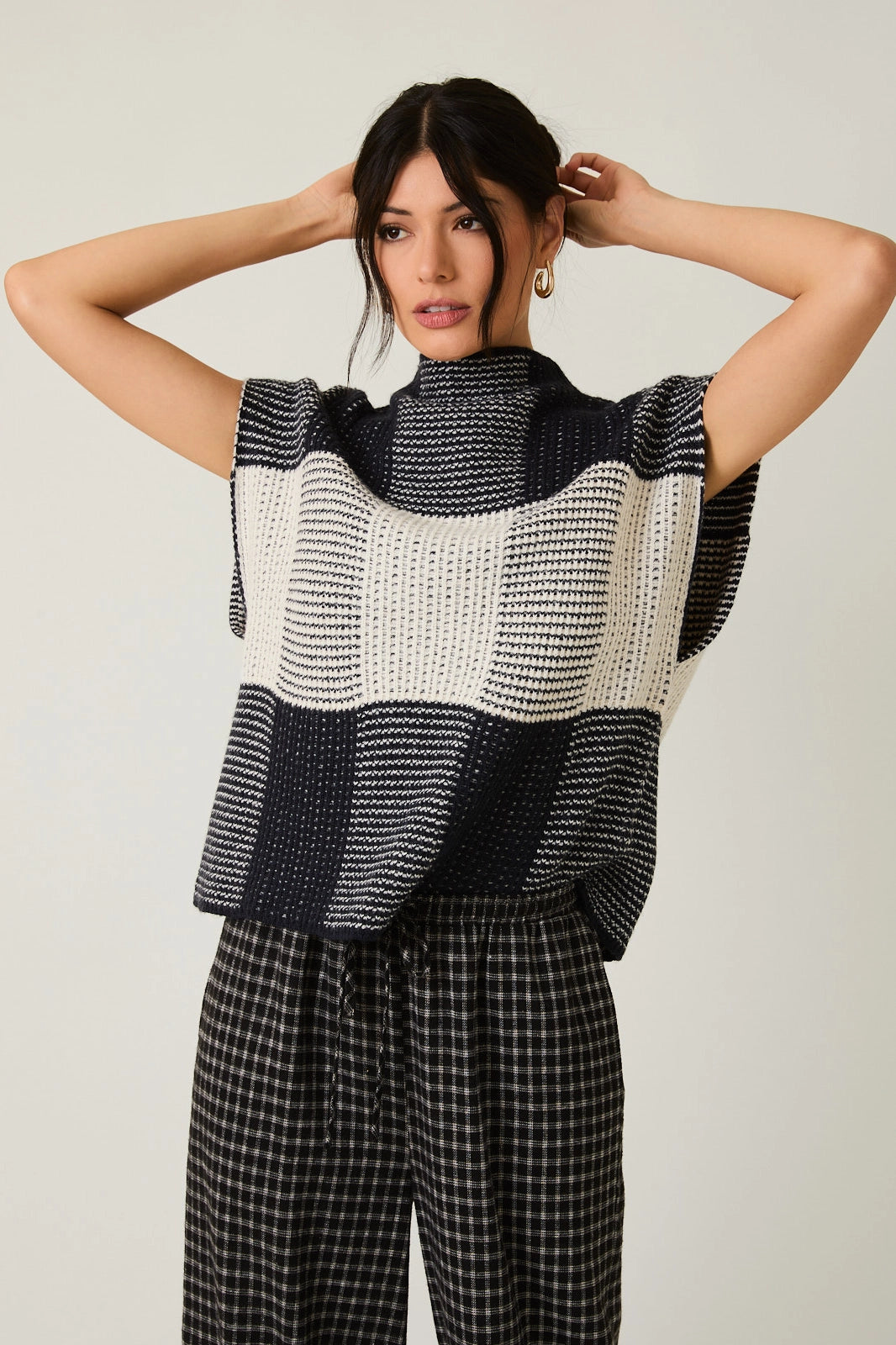 WIDE HIGH NECK WIDE SHOULDER TOP