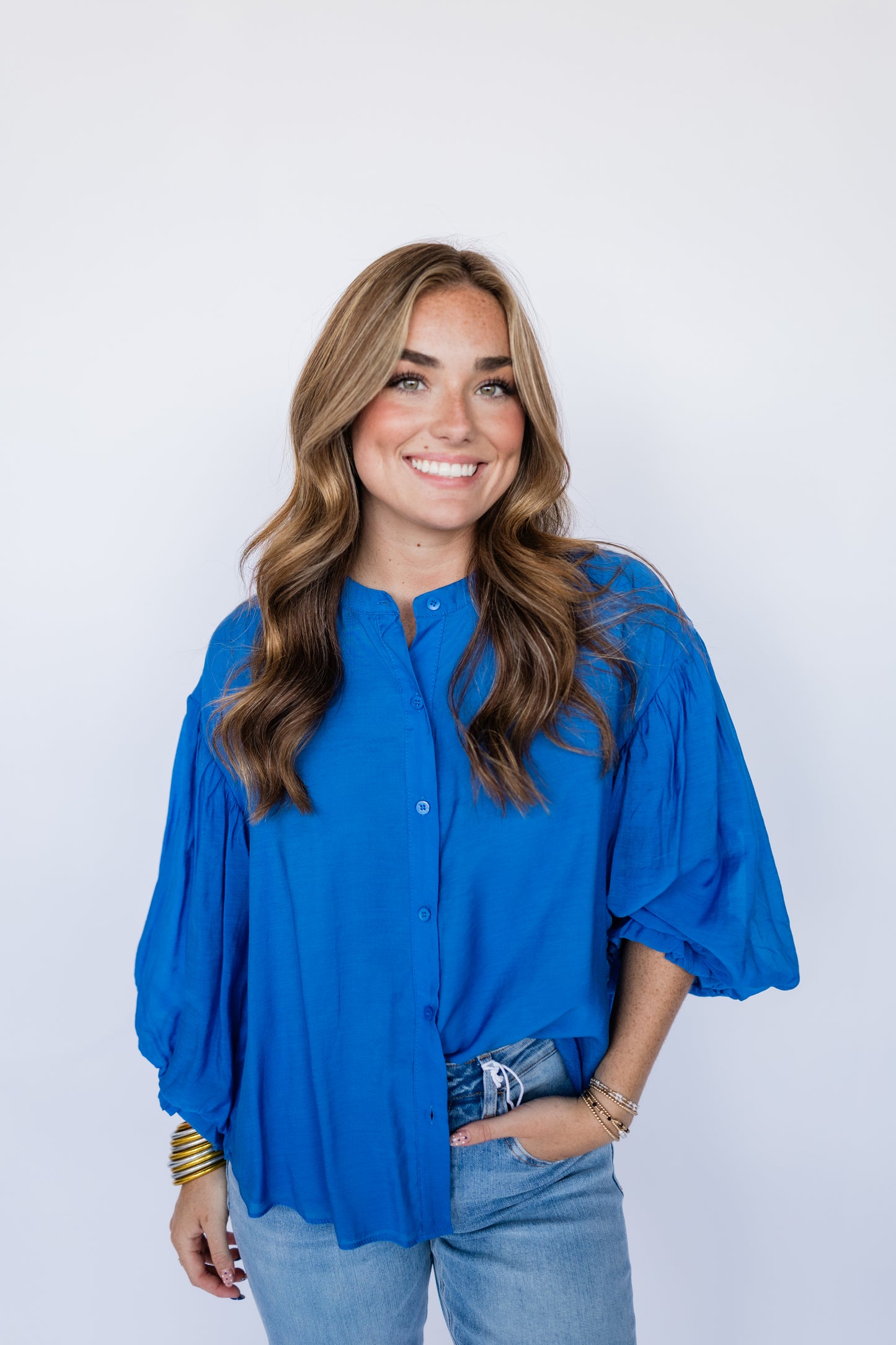 BUTTON DOWN BALLOON SLEEVE TOP