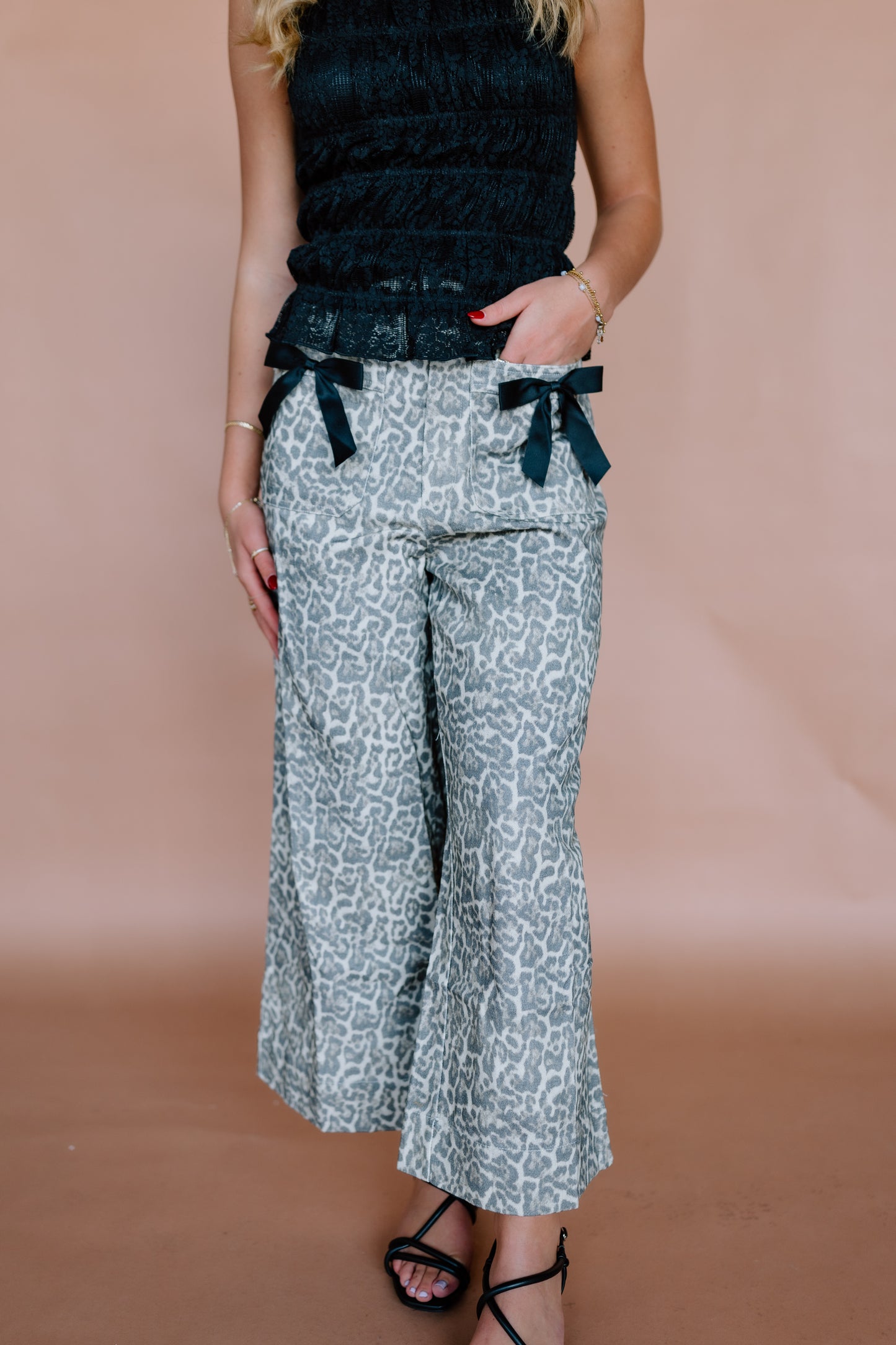BOW LEOPARD CROPPED PANTS