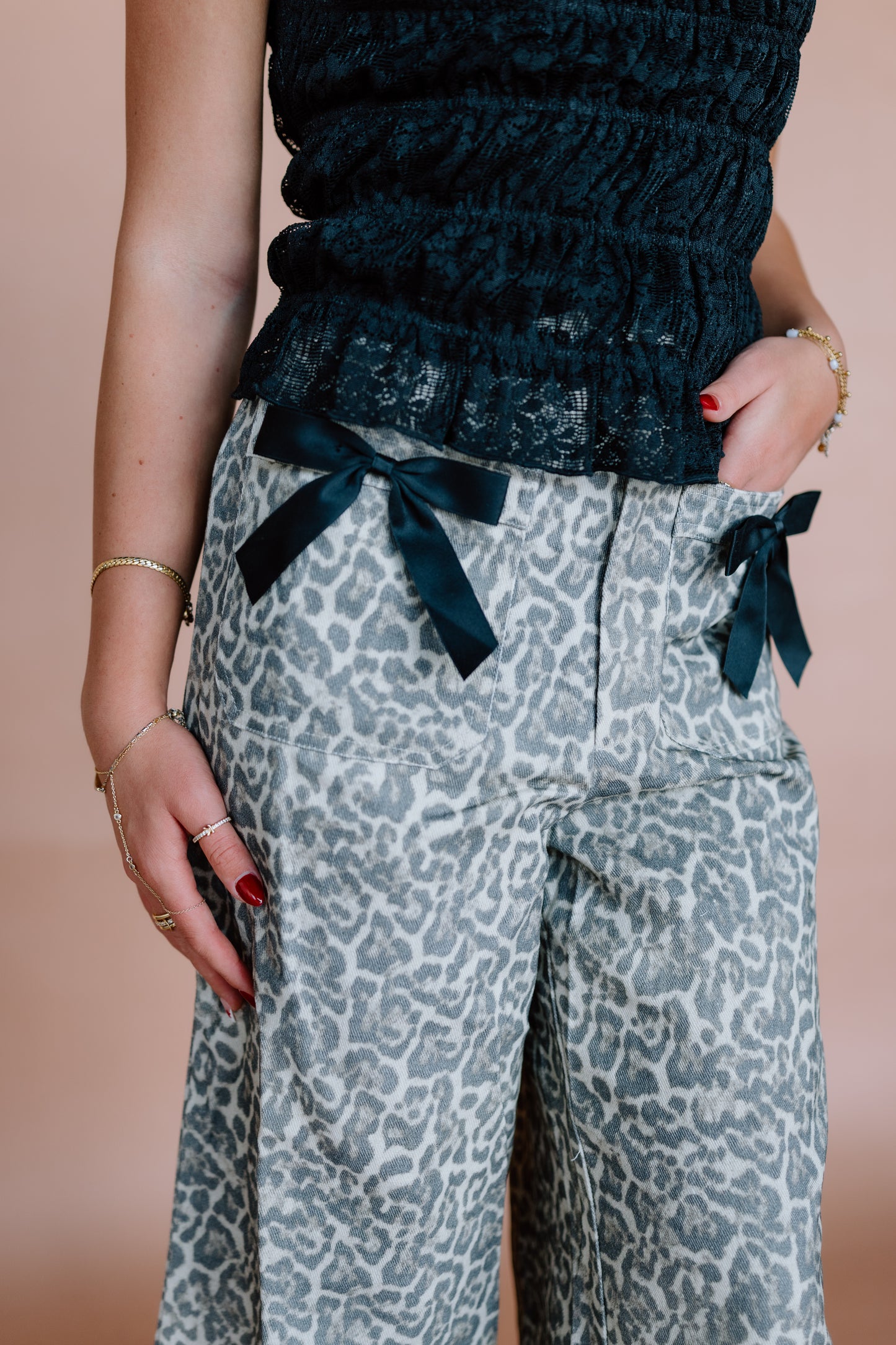 BOW LEOPARD CROPPED PANTS