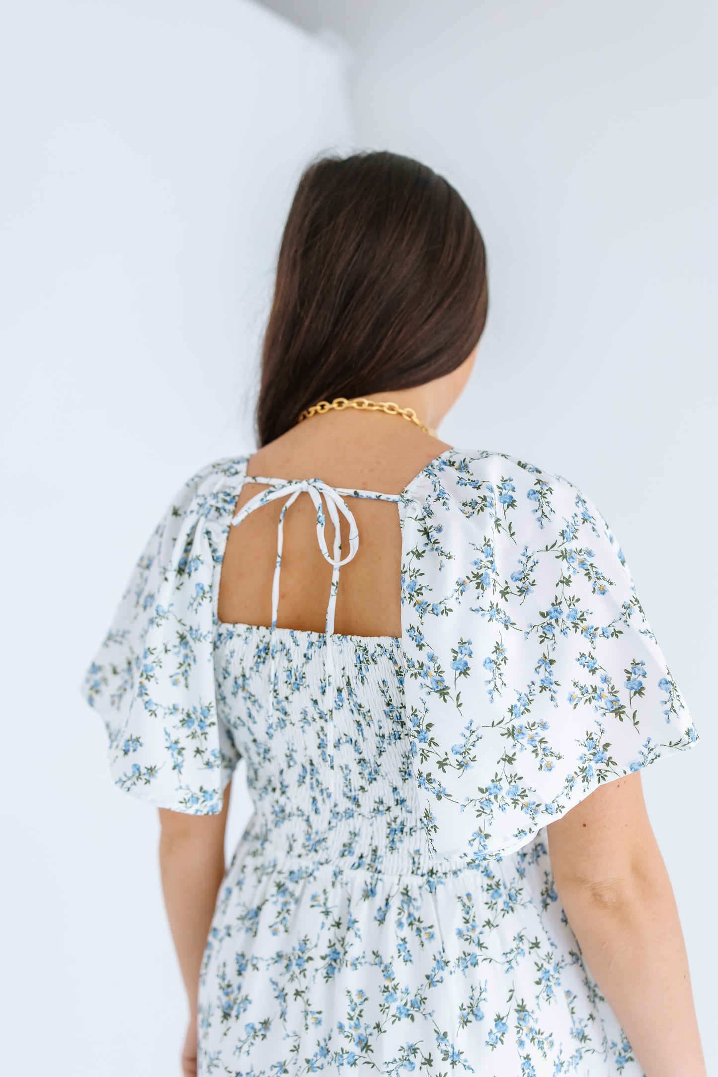 CLASSIC FLORAL FLUTTER SLEEVE MIDI DRESS