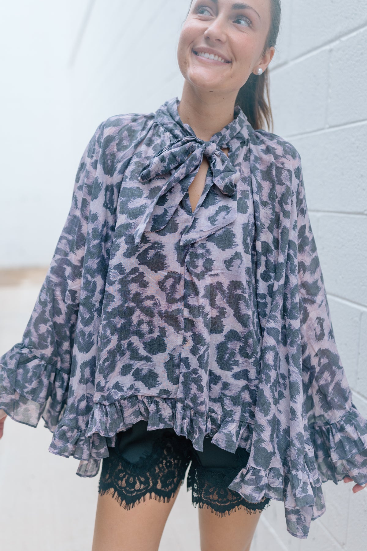 LEOPARD PRINT TIE RUFFLE TOP