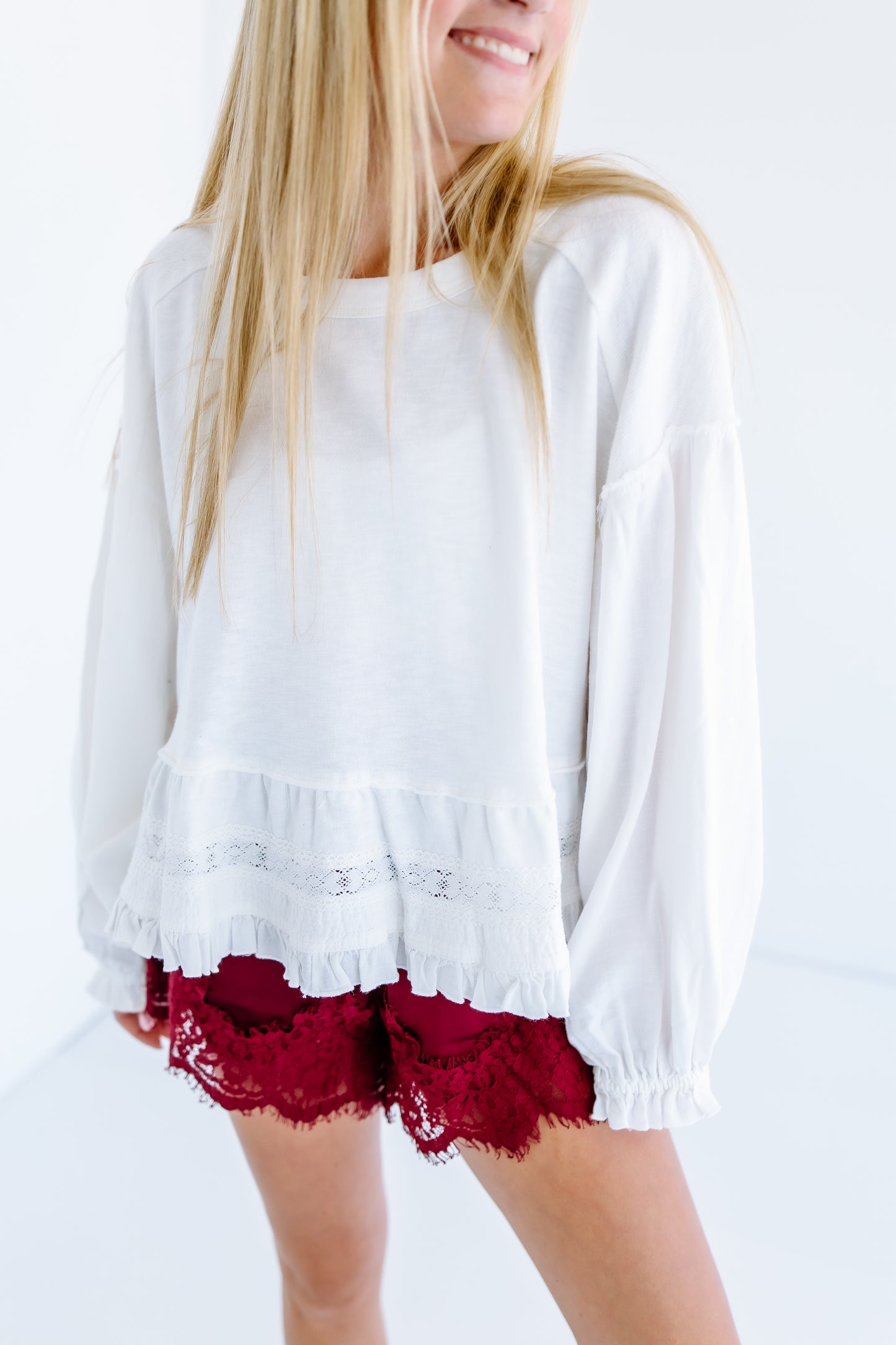 ROMANTIC EYELET LACE HEM PULLOVER