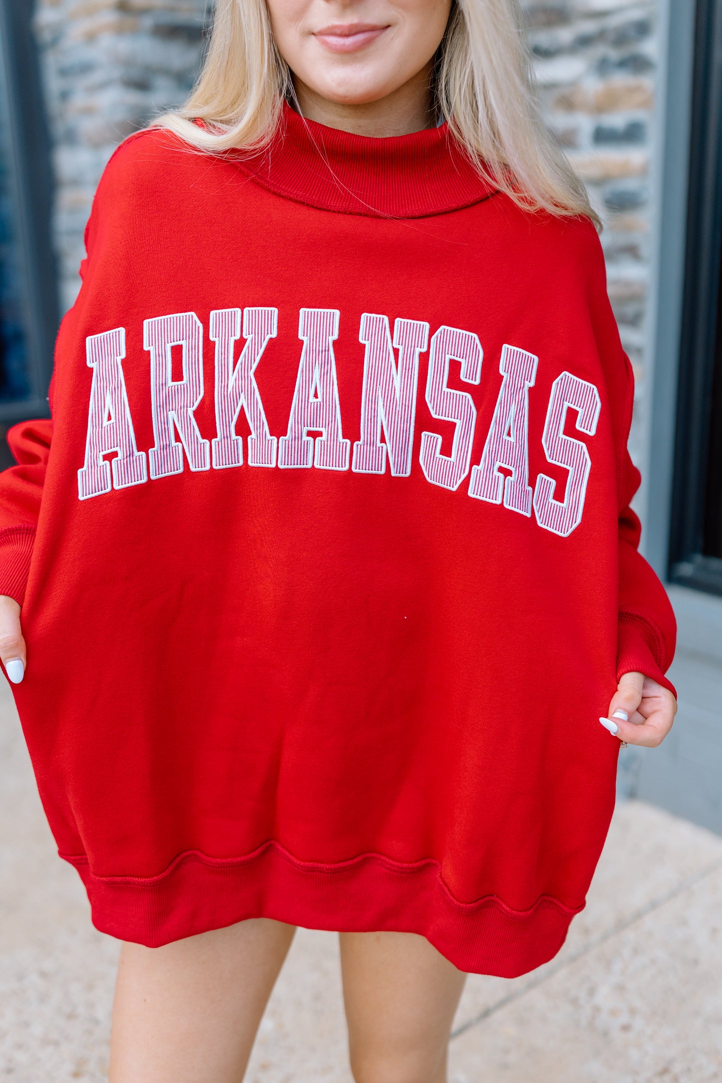 STRIPE EMBROIDERED ARKANSAS MOCK NECK
