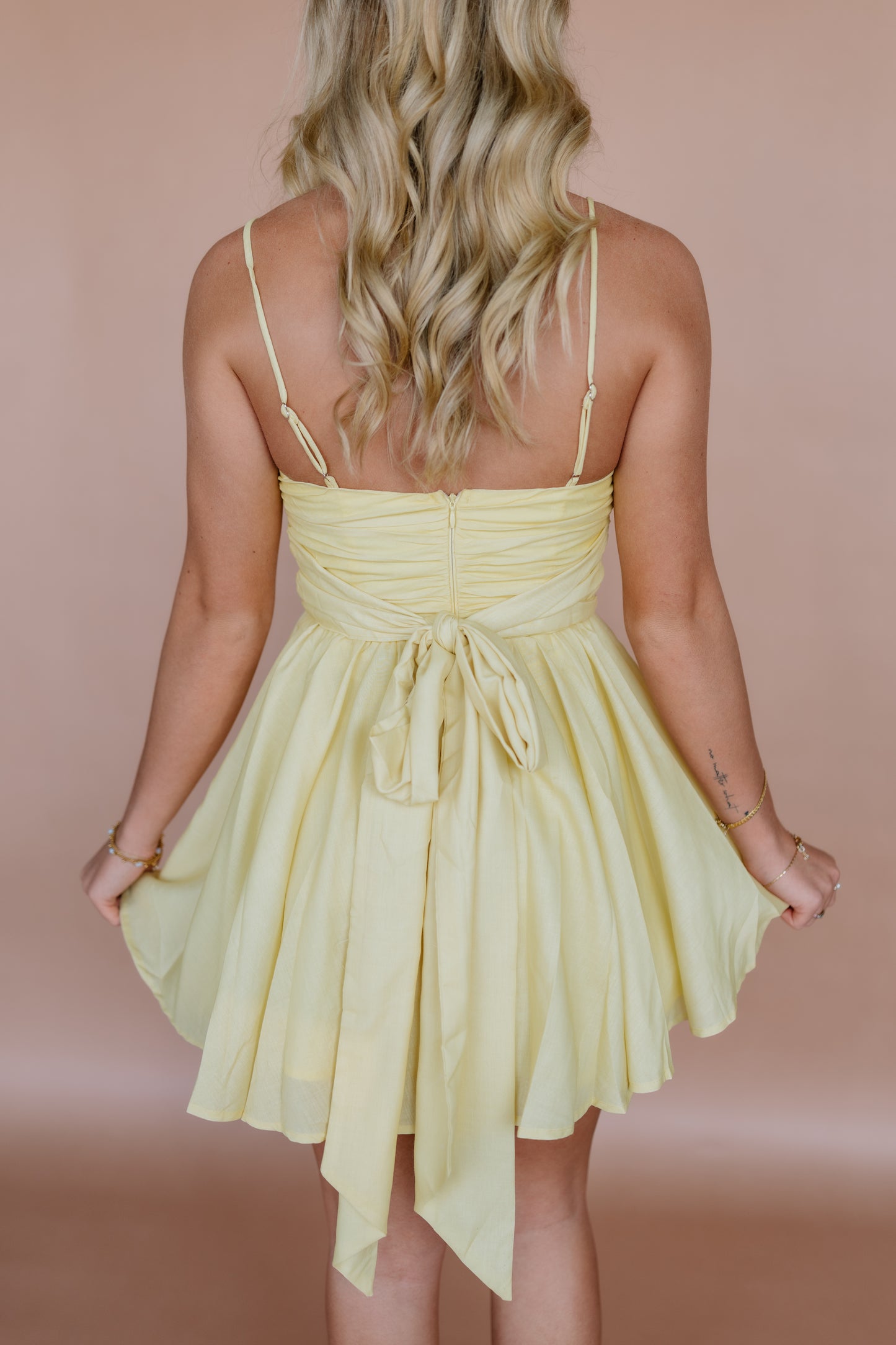 YELLOW SLEEVELESS FLORAL PRINT MINI DRESS