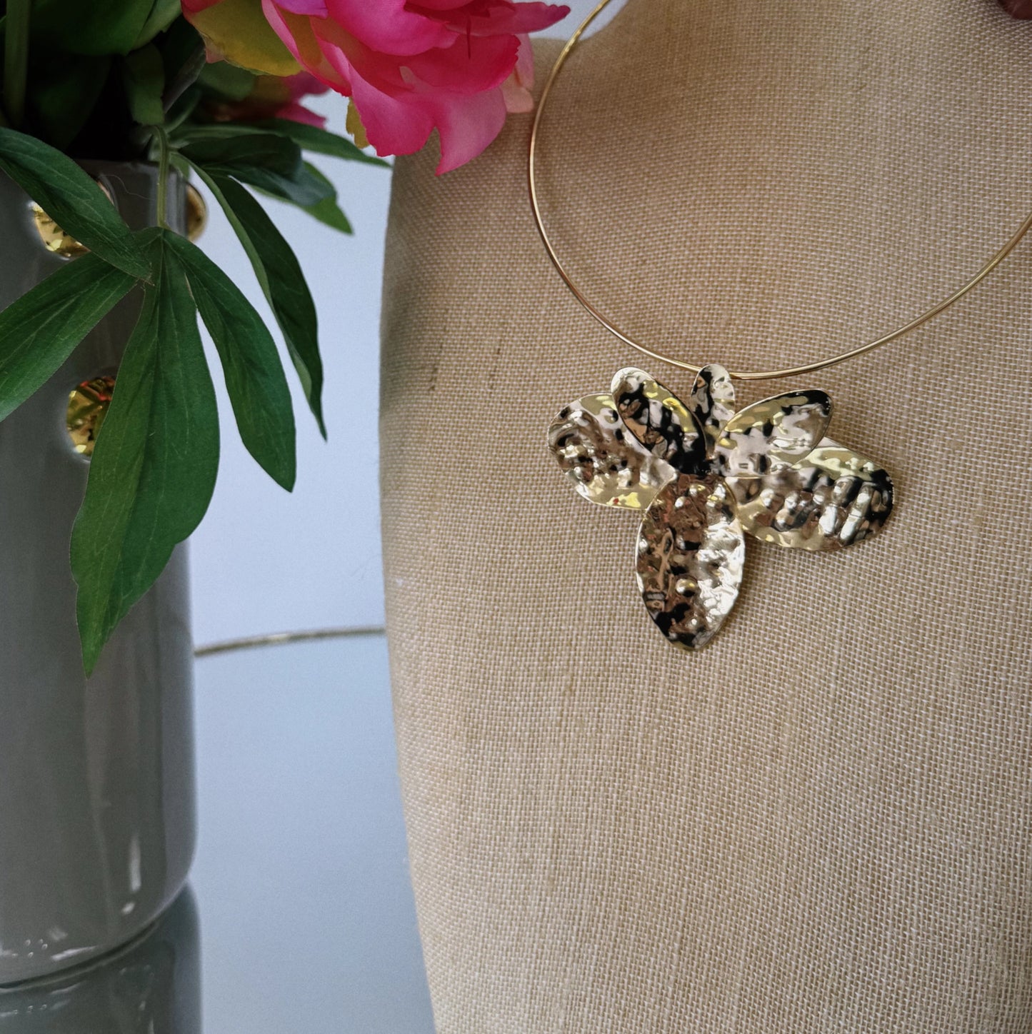 GOLDEN BLOOM NECKLACE