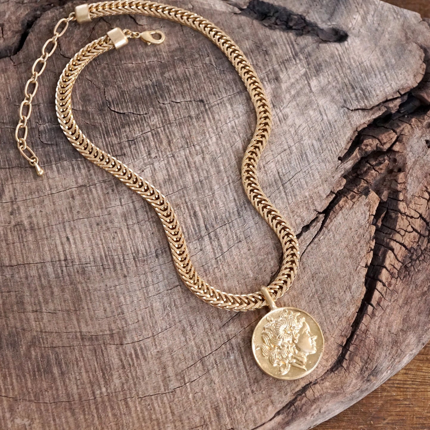 GOLD CHAIN COIN STATEMENT NECKLACE