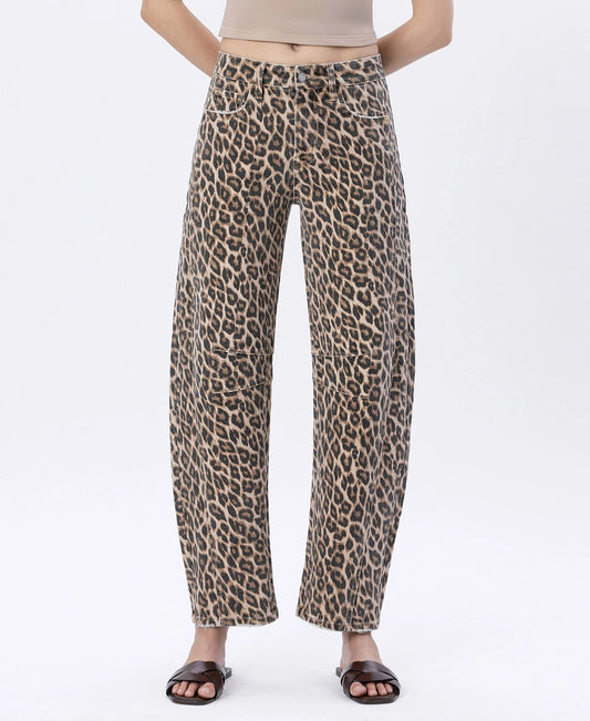 HIGH RISE LEOPARD BARREL JEANS