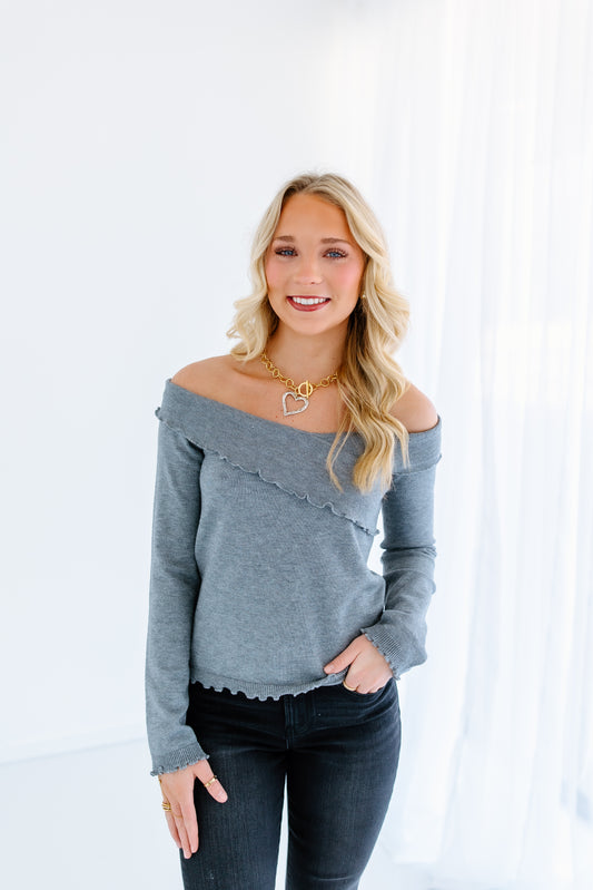 LETTUCE HEM SWEATER TOP