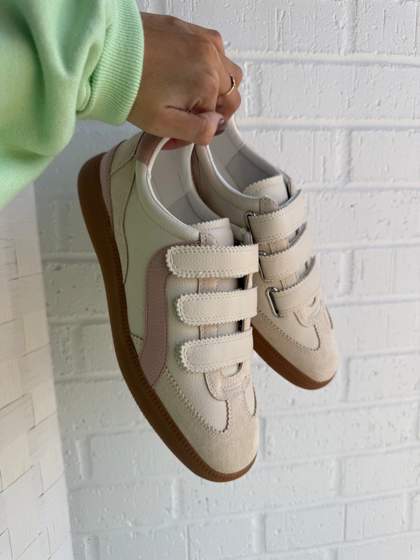 LIZZIE VELCRO SNEAKERS