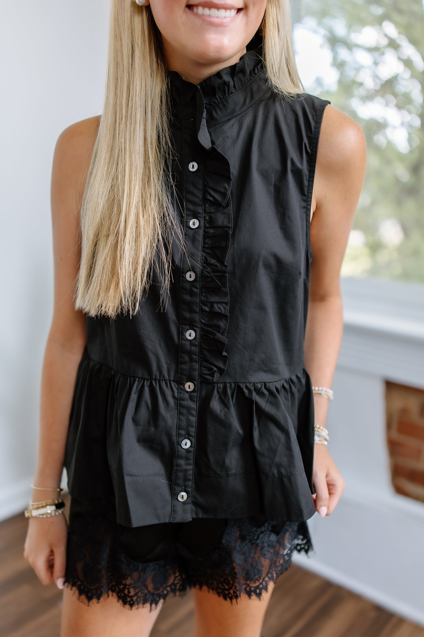 ITS BEST BUTTON DOWN TOP