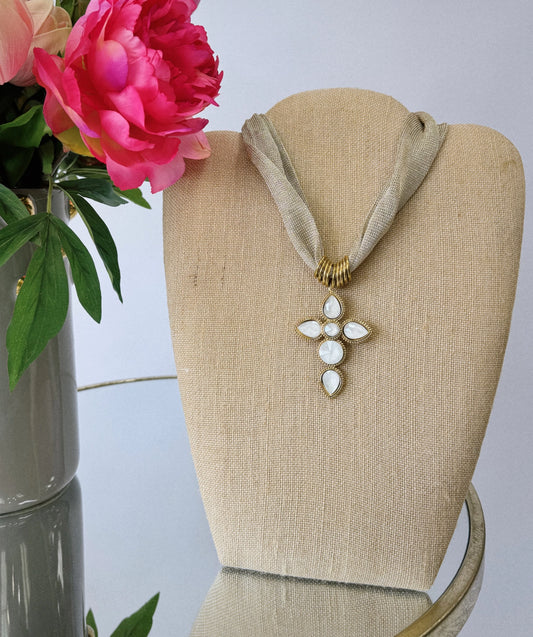 CROSS WAYS NECKLACE