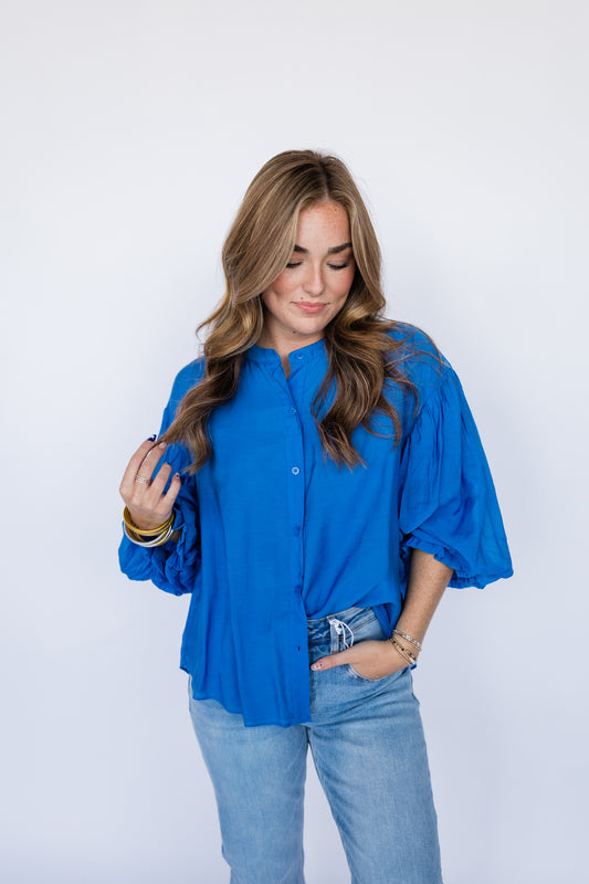 BUTTON DOWN BALLOON SLEEVE TOP