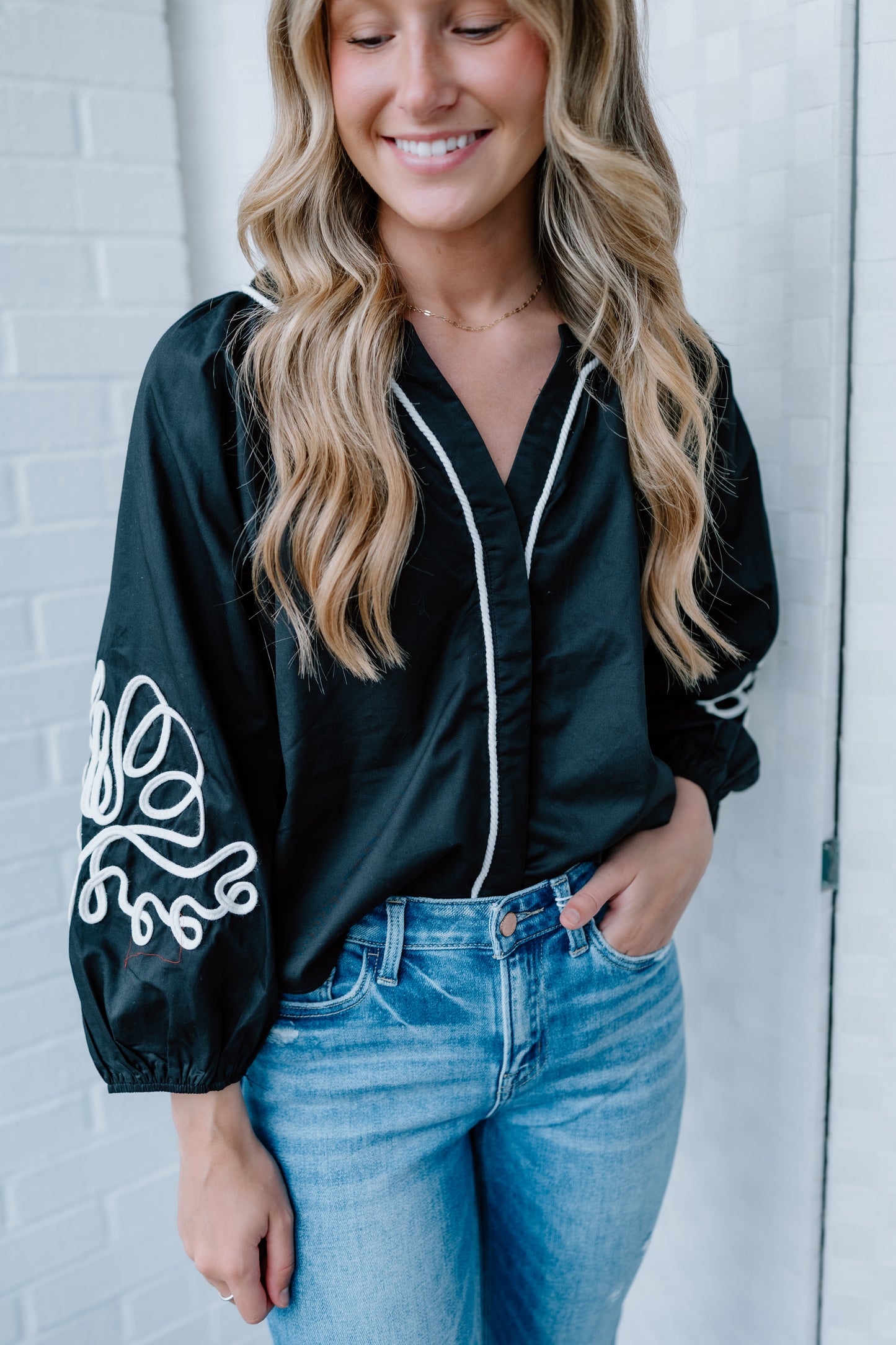 BOLD EMBROIDERY PUFF SLEEVE BLOUSE