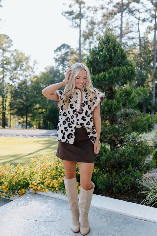 LEOPARD RUFFLE ACCENT TOP