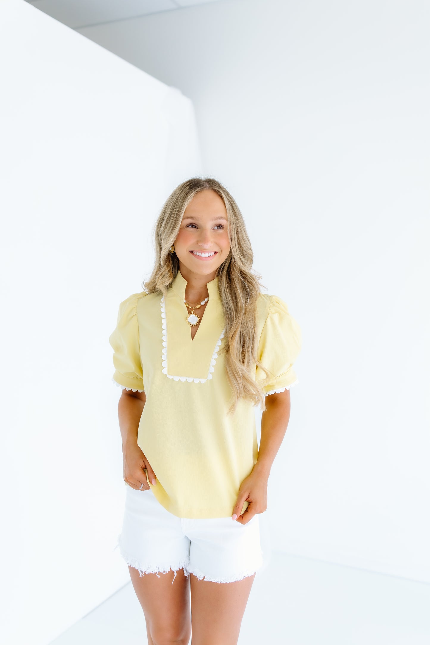 SUNSHINE AND GOOD TIMES SCALLOP TOP