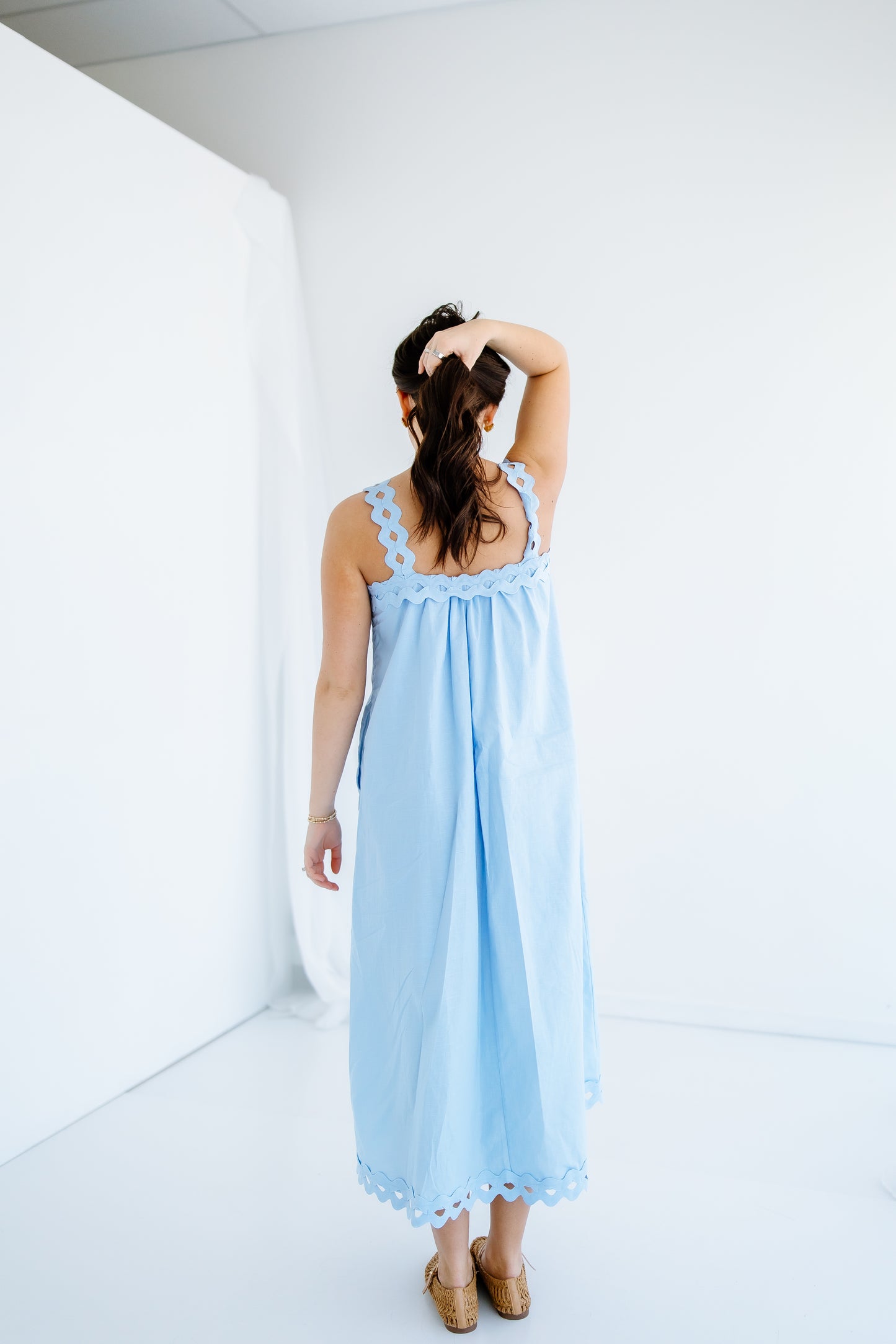 SCALLOP ACCENT TRIM MIDI DRESS
