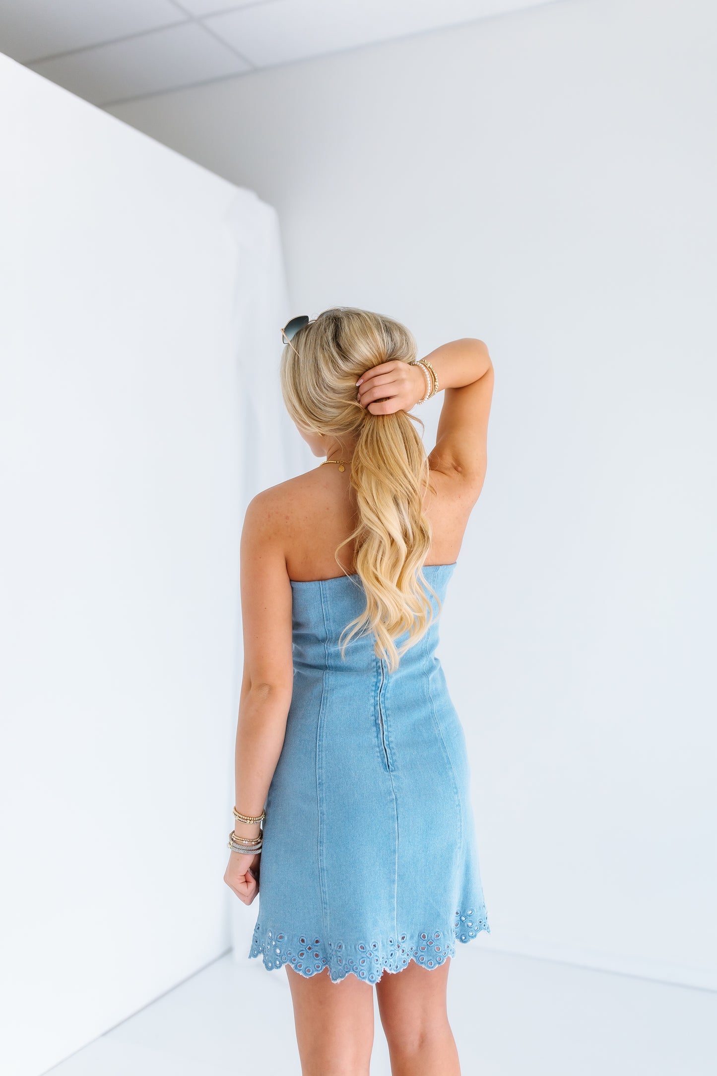 DENIM STRAPLESS SCALLOP MINI DRESS