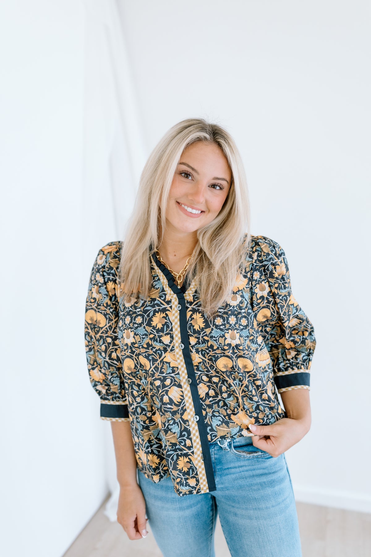 LET THEM IN FLORAL TOP