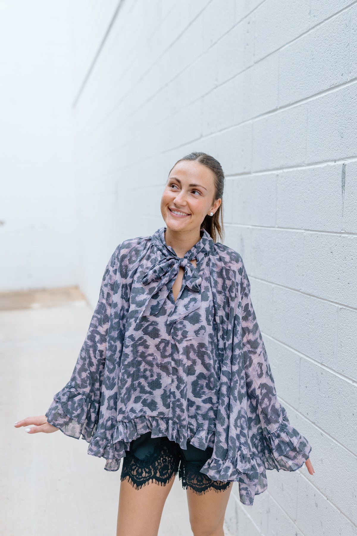 LEOPARD PRINT TIE RUFFLE TOP