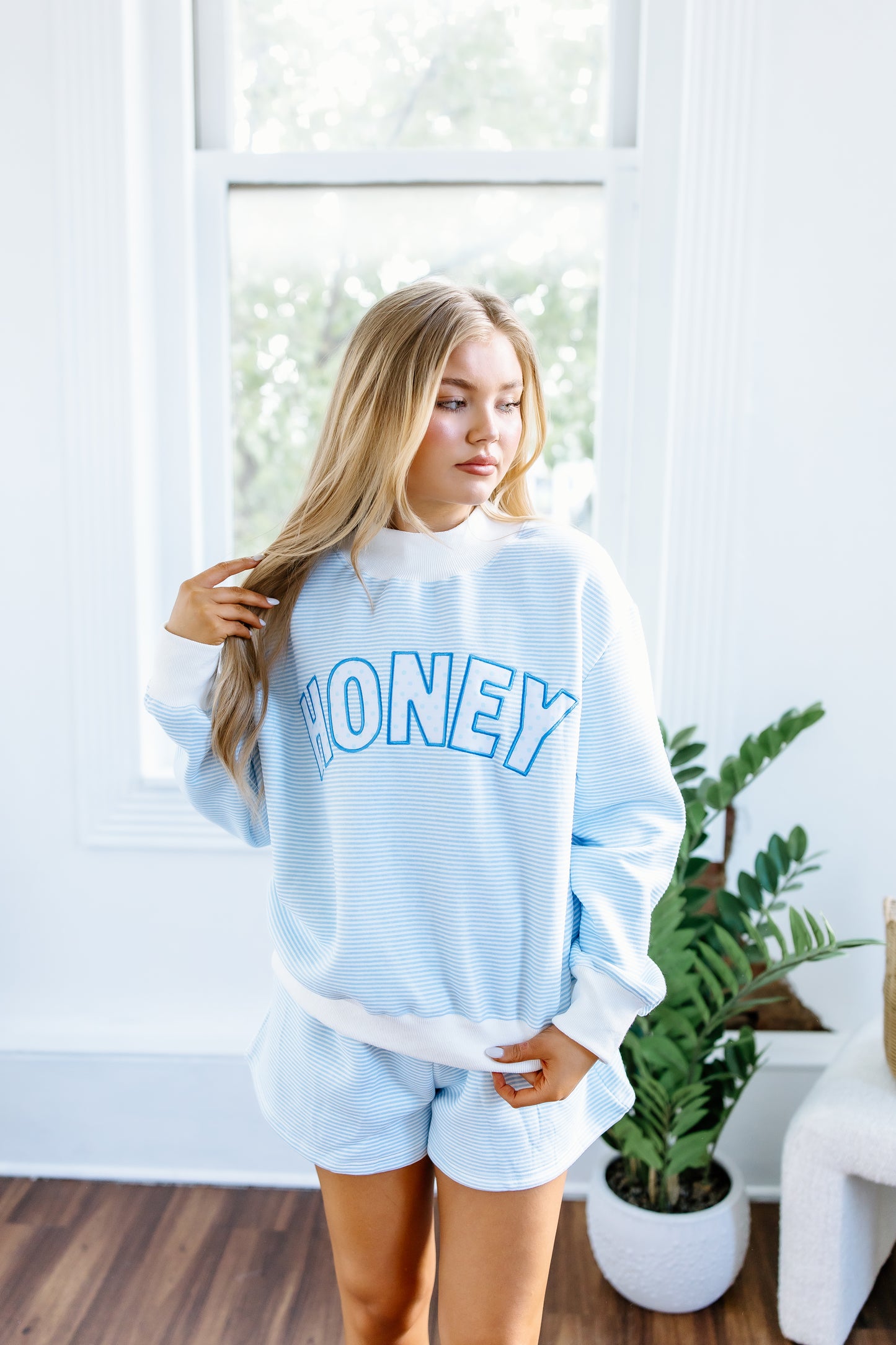 BLUE STRIPE AND DOTS HONEY MOCK NECK
