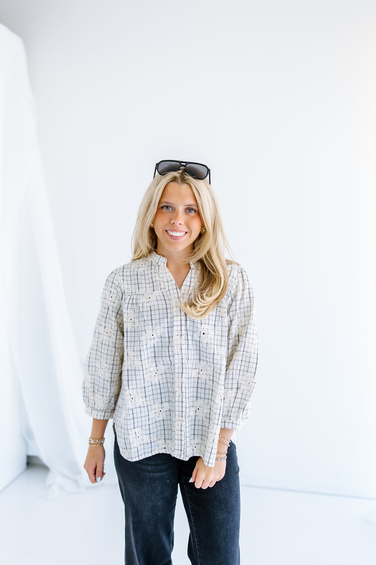 COVERING GROUND EMBROIDERED TOP
