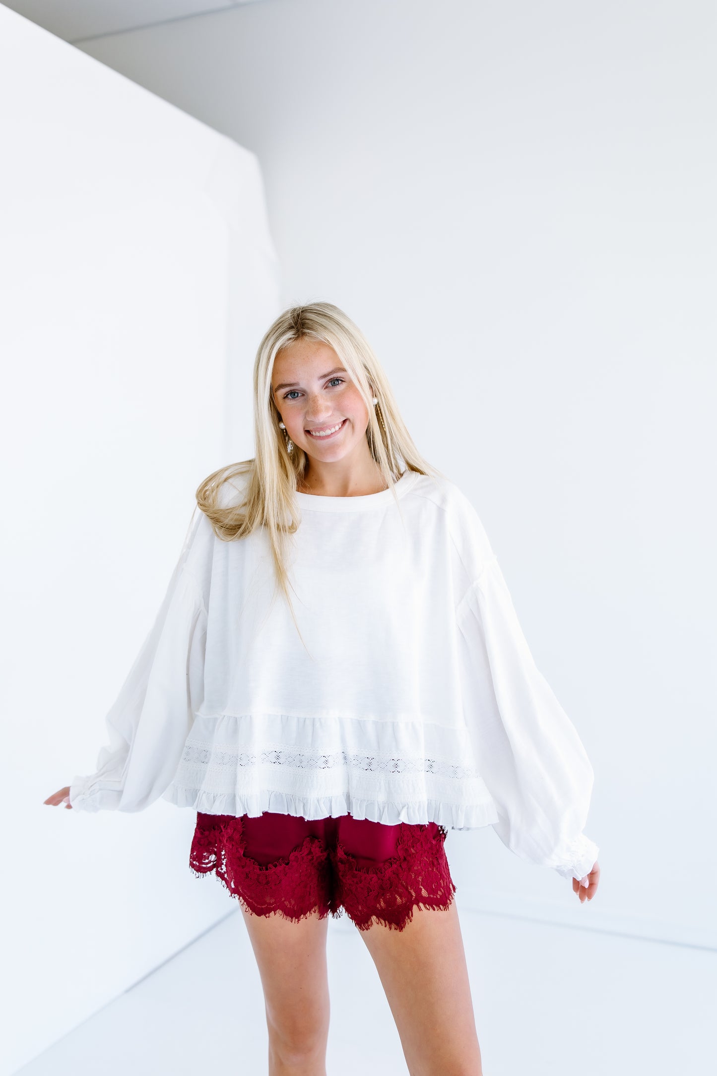 ROMANTIC EYELET LACE HEM PULLOVER