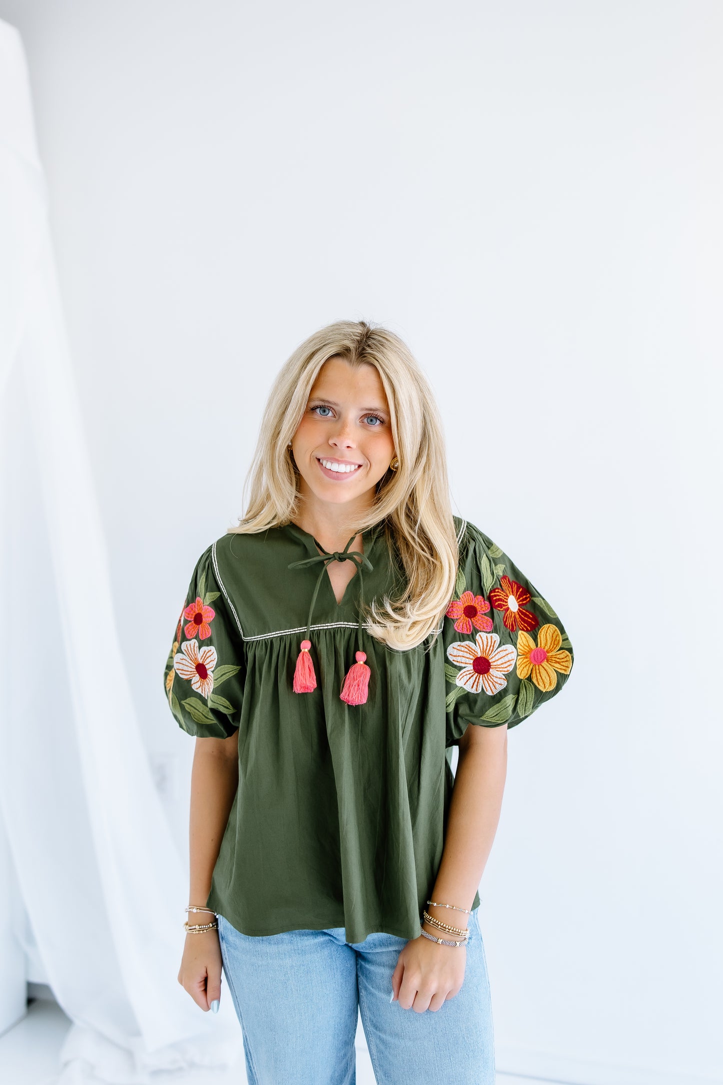 CLASSIC PUFF SLEEVE TOP