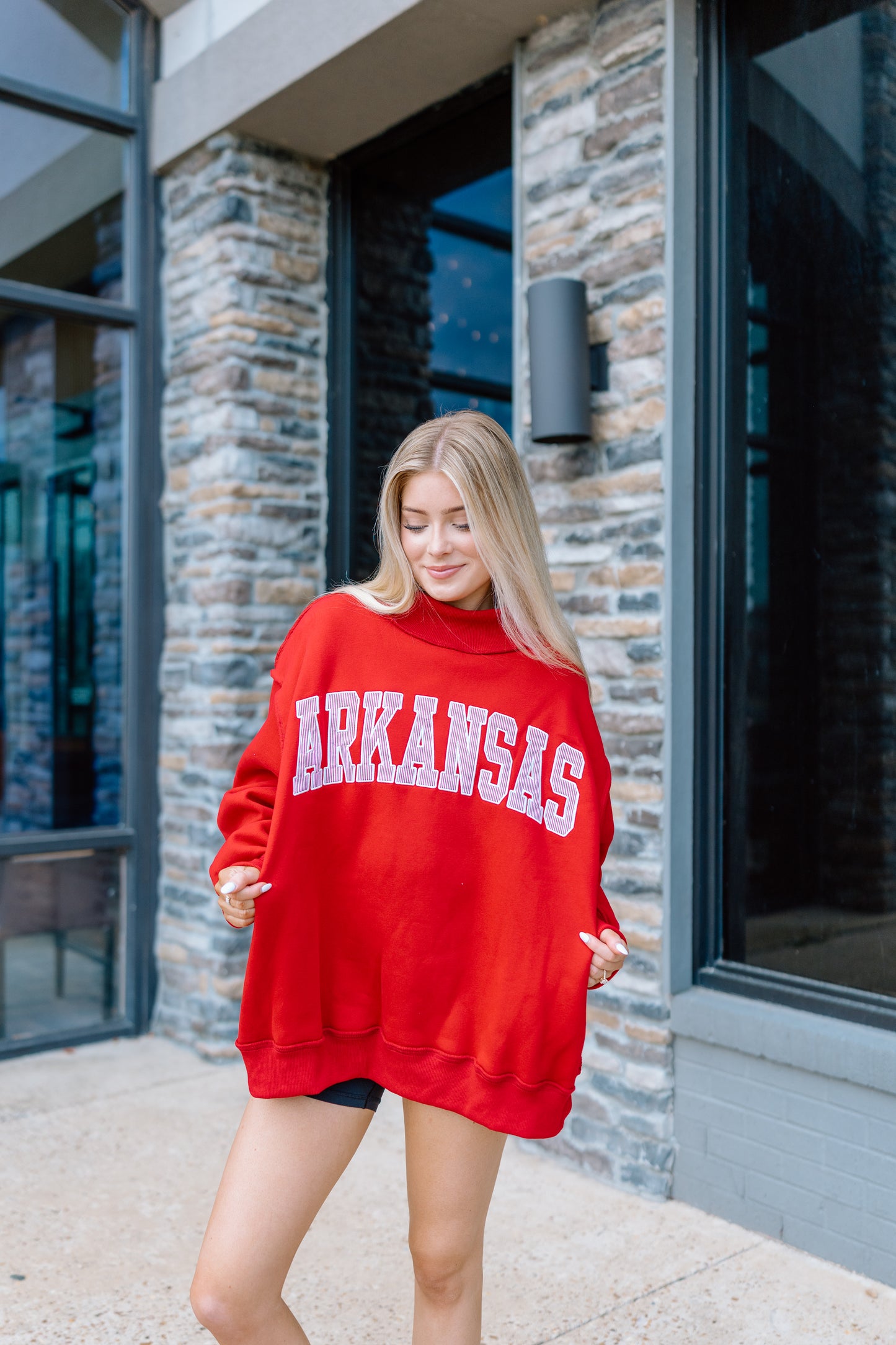 STRIPE EMBROIDERED ARKANSAS MOCK NECK