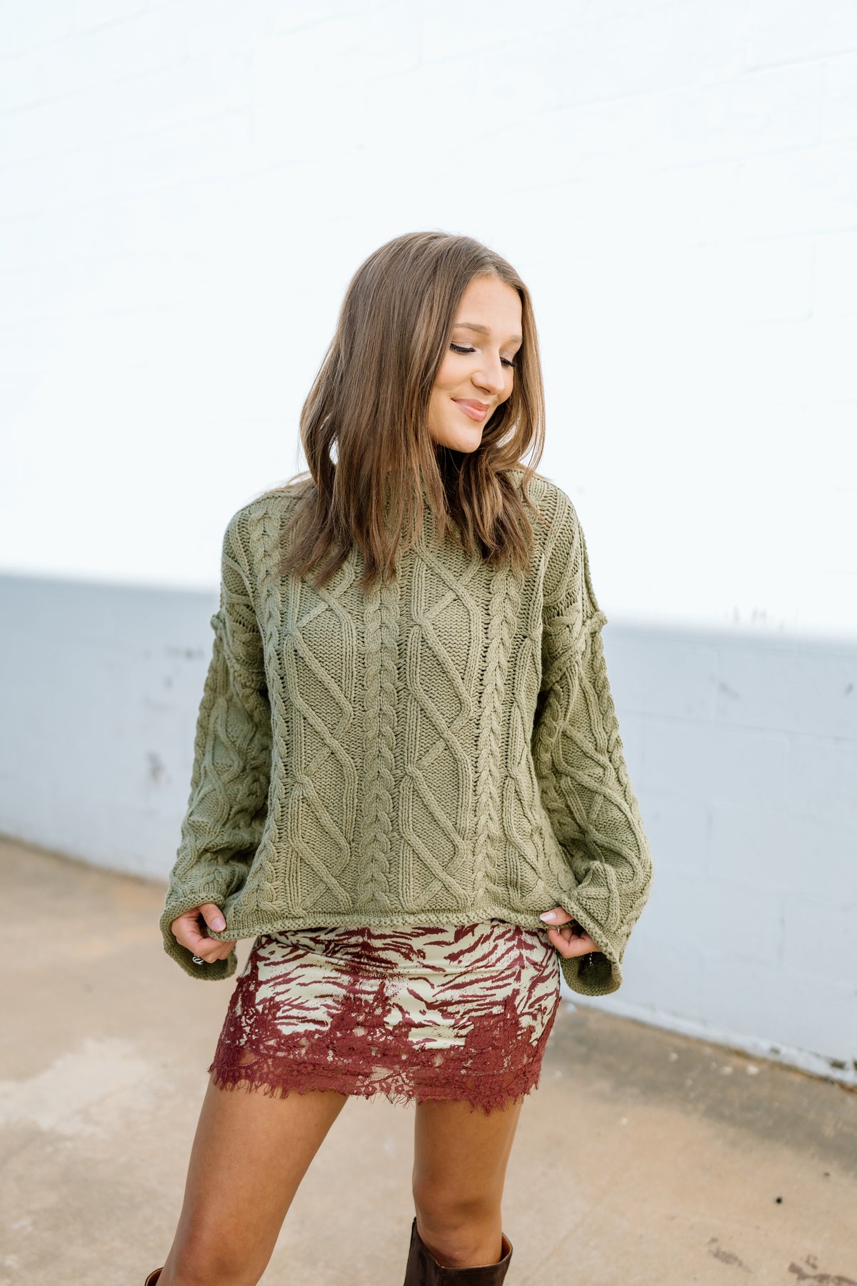 OVERSIZED CABLE KNIT SWEATER