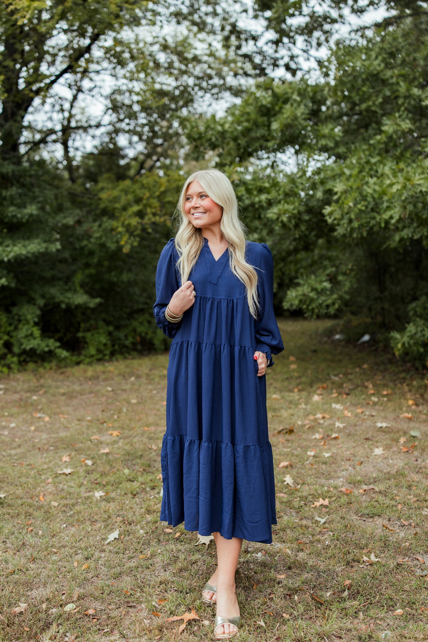 TIERED SMOCKED CUFF MIDI DRESS