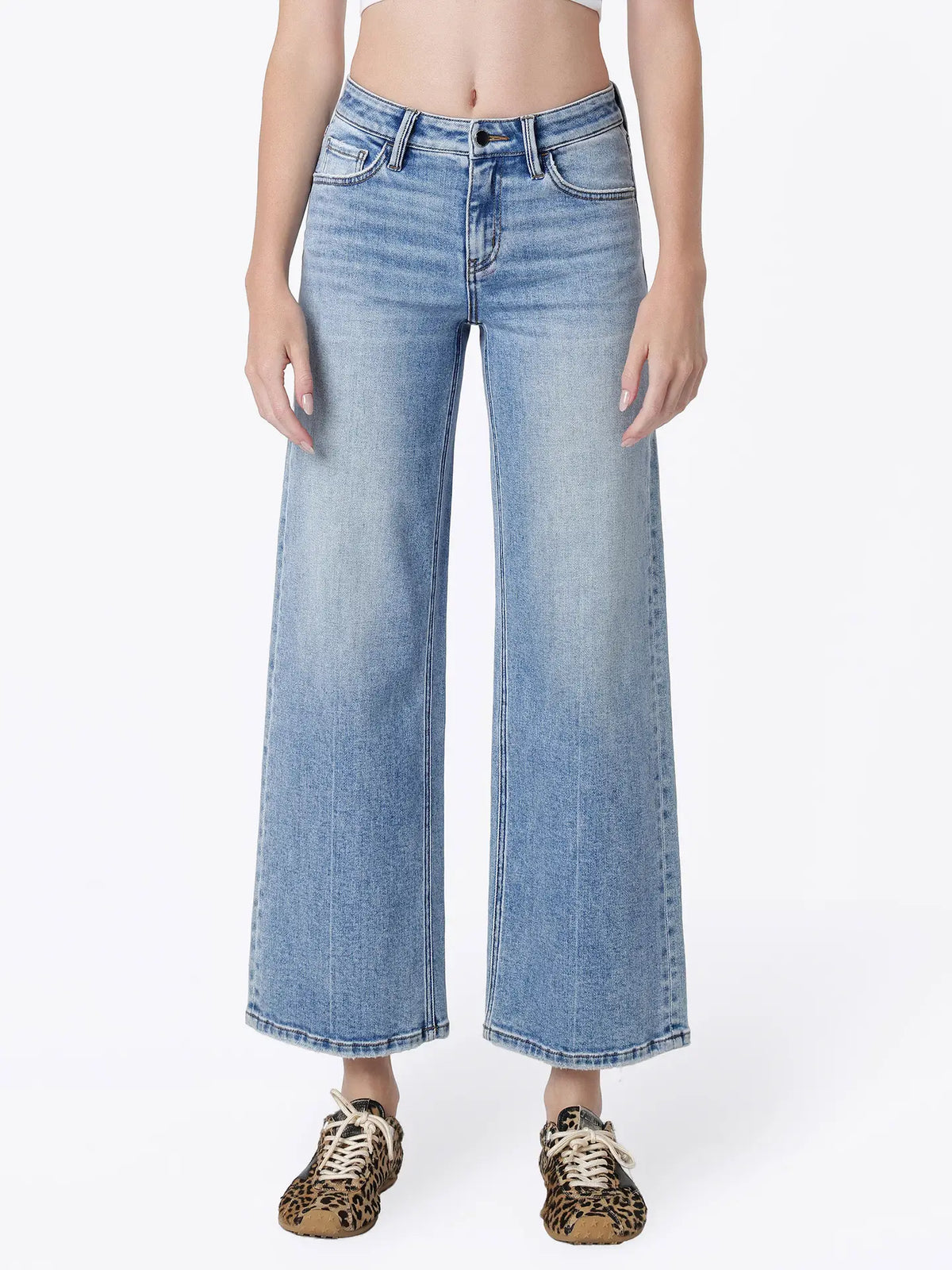 MID RISE LIGHT WASH ANKLE JEANS