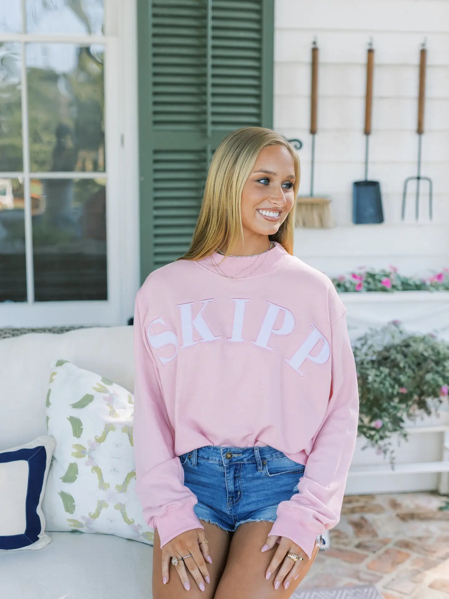 SKIPP: CLASSIC MOCK NECK SWEATSHIRT