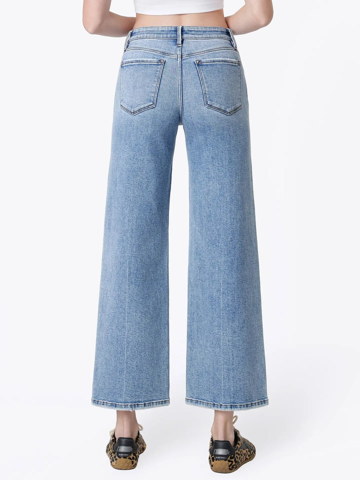 MID RISE LIGHT WASH ANKLE JEANS